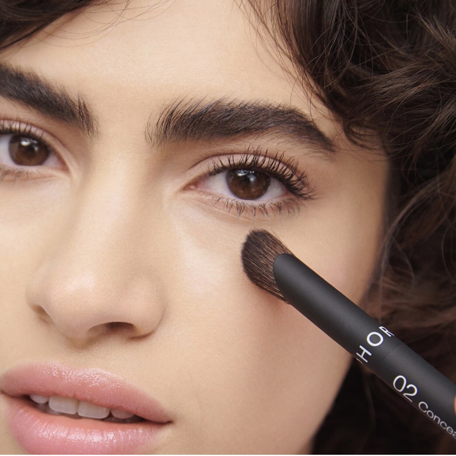 THE CONCEALER BRUSH-24 02 (BROCHA PARA ROSTRO)